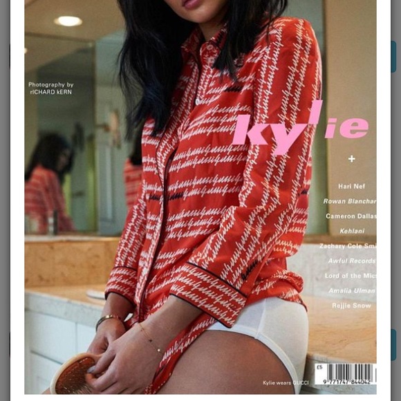 Gucci script logo silk shirt. As worn by Beyoncé in Formation
Monogrammed button - Picture 1 of 11